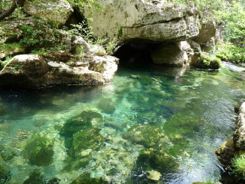 Luxuszelt Tente Tipi Nature, Calme, Cascade Et Baignade A 10 Minutes A Pieds
